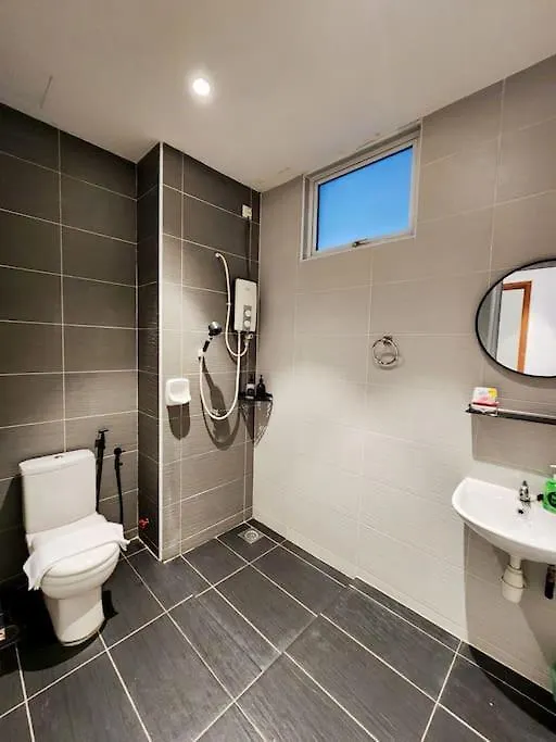 Railway Stylish Homestay Τζόχορ Μπάχρου Διαμέρισμα